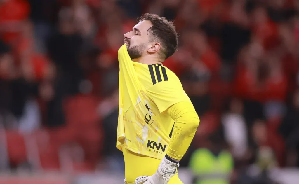 opiniao:-internacional-precisa-buscar-um-goleiro-para-assumir-a-posicao-com-seguranca-em-2027