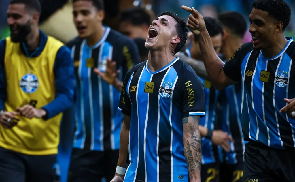gremio-vence-sao-paulo-de-virada-e-respira,-mas-ainda-precisa-jogar-mais