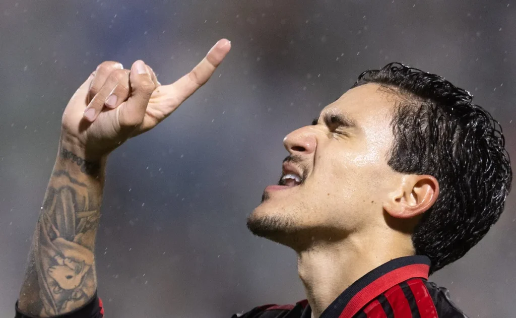 boto-negocia-renovacao-de-pedro-no-flamengo-e-atacante-quer-salario-de-r$-1,8-milhao