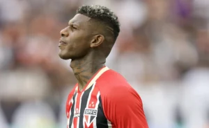 arboleda-faz-gol-em-bolivar-x-sao-paulo-e-comemoracao-com-a-torcida-viraliza