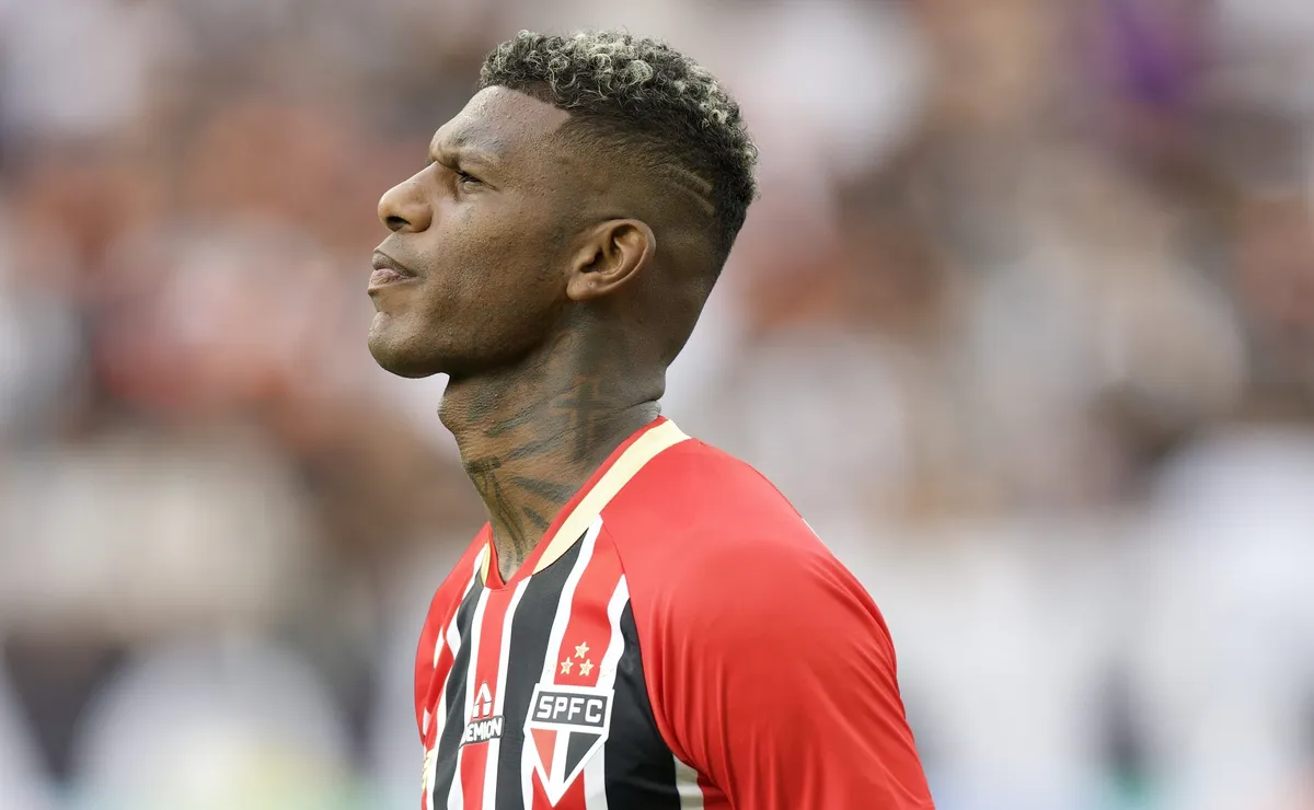 arboleda-faz-gol-em-bolivar-x-sao-paulo-e-comemoracao-com-a-torcida-viraliza