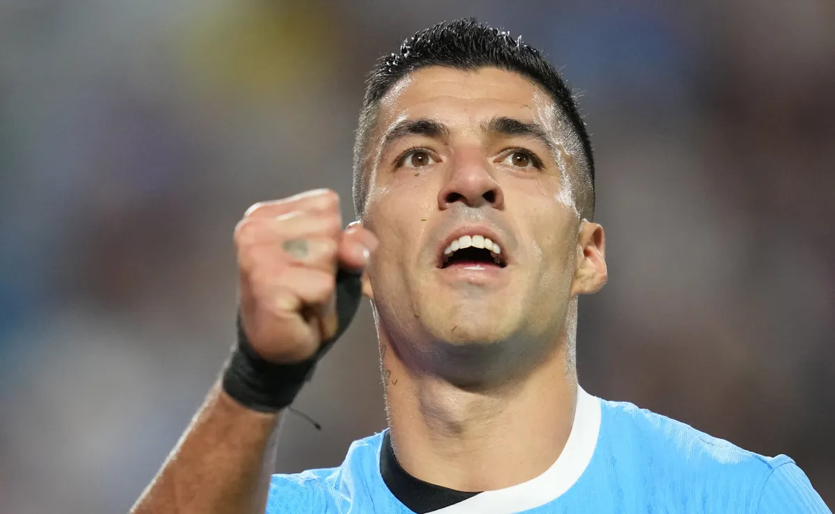 forlan-nao-descarta-volta-de-luis-suarez-a-selecao-do-uruguai:-“temos-muita-confianca-nele”