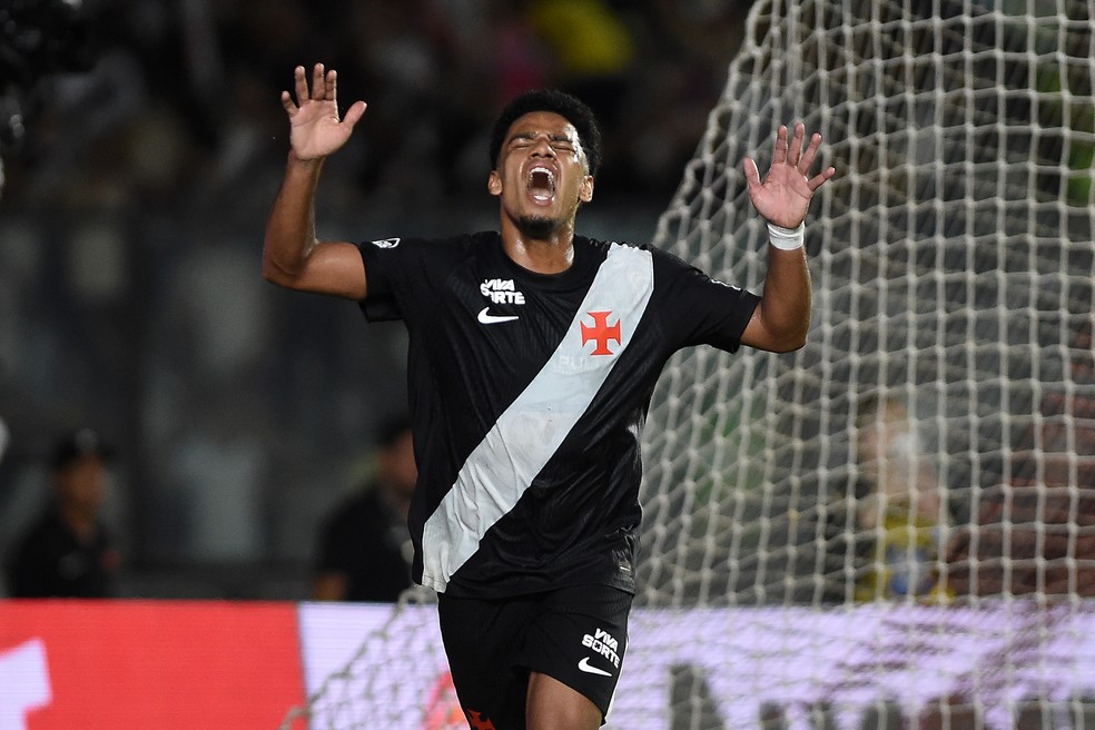 lesao-de-brenner-e-mais-grave-do-que-o-esperado;-atacante-deve-ficar-4-meses-fora
