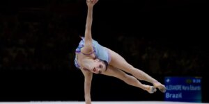babi-e-maria-eduarda-brilham-em-1o-dia-do-mundial-de-ginastica-ritmica