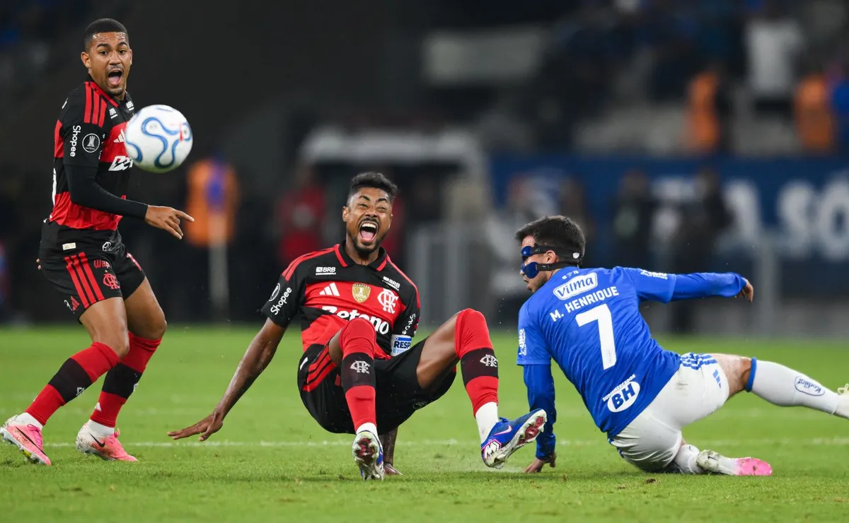 matheus-henrique-revela-medo-de-expulsao-apos-entrada-em-bruno-henrique-em-cruzeiro-x-flamengo