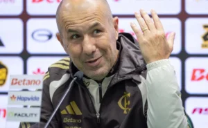 leonardo-jardim-ajusta-o-flamengo-apos-gol-do-cruzeiro-e-equipe-busca-empate-na-libertadores