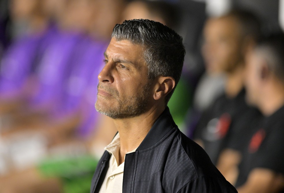 pedro-emanuel-elogia-o-time-do-vasco:-‘baita-atitude-da-equipe’