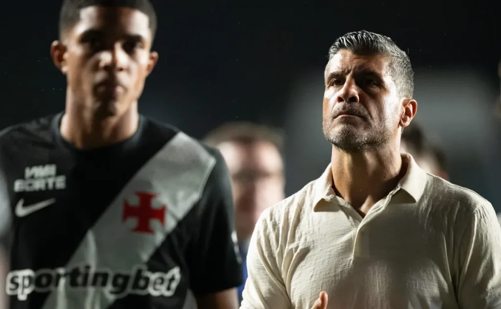 pedro-emanuel-organiza-vasco,-mas-erra-nas-mexidas-e-expoe-principal-carencia-contra-olimpia