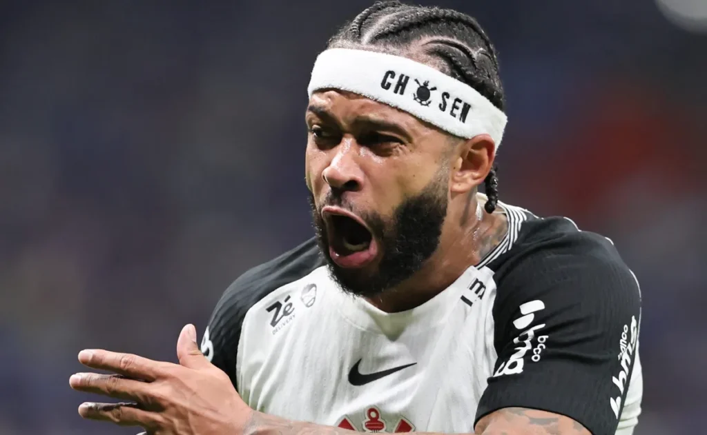 corinthians-recua-apos-desistencia-e-volta-a-conversar-com-memphis-depay-por-renovacao