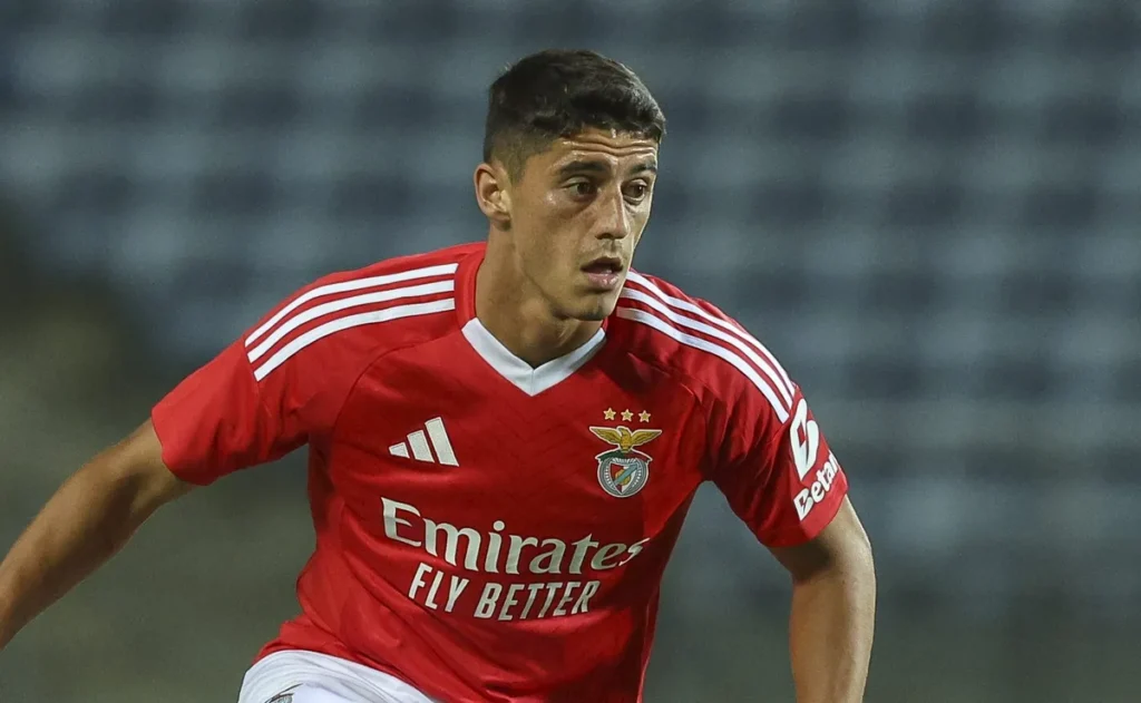 inter-e-fluminense-avalia-contratacao-de-tiago-gouveia,-atacante-do-benfica,-diz-portal