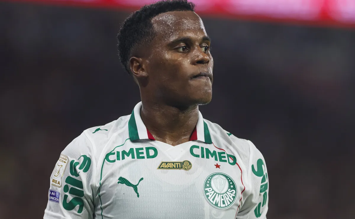 jhon-arias-nao-tem-vida-facil-e-e-vaiado-pela-torcida-do-fluminense-no-maracana