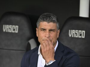 confira-outros-topicos-da-entrevista-coletiva-de-pedro-emanuel-apos-vasco-0-x-3-santos