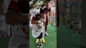 pequeno-gui-abracou-neymar-antes-de-vasco-x-santos-em-sao-januario;-veja-video