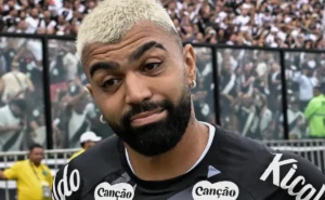 gabigol-provoca-torcida-do-vasco-apos-vitoria-do-santos:-“flamenguista-ganhando-aqui”