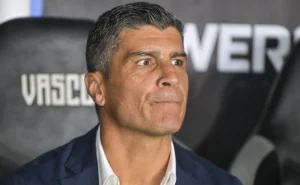 tecnico-do-vasco-abre-o-jogo-sobre-jair-e-esclarece-ausencia-de-paulinho
