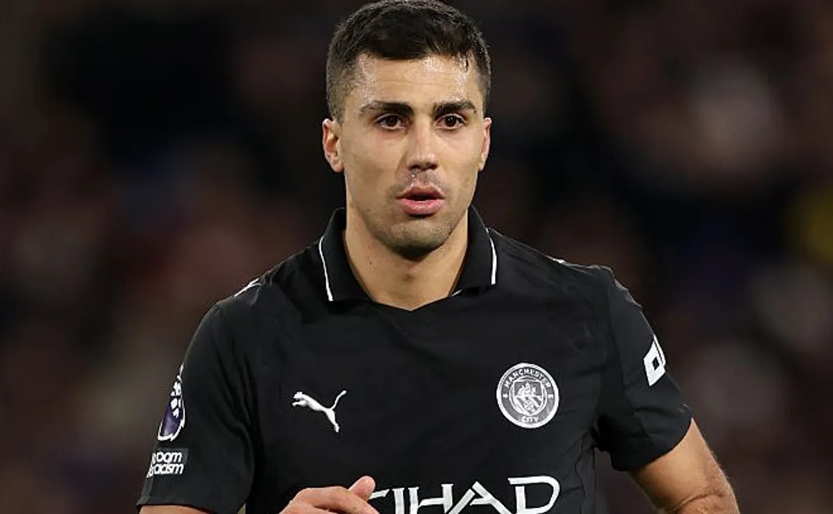 manchester-city-avanca-por-substituto-de-rodri-em-acordo-de-r$-583-milhoes