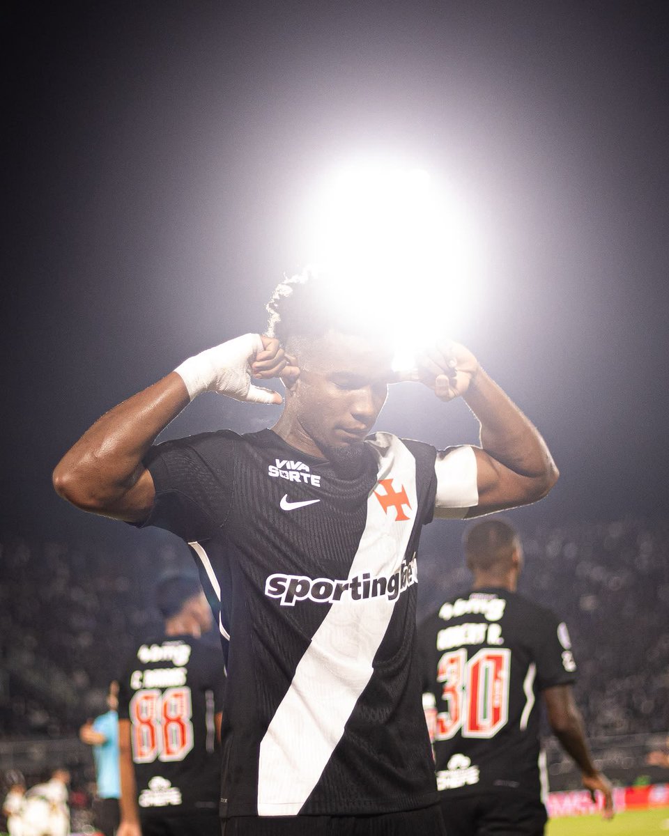 veja-fotos-das-comemoracoes-de-thiago-mendes-e-david