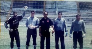 azul-posta-foto-ao-lado-de-carlos-germano,-marcio,-caetano-e-jair-braganca-em-1997;-veja