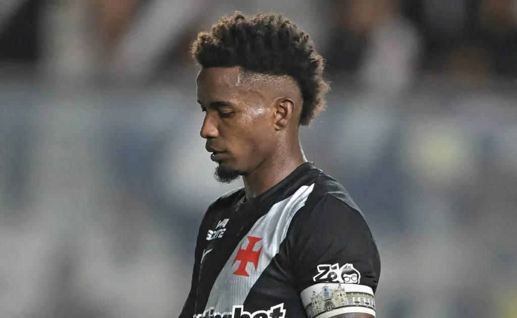 opiniao:-thiago-mendes-e-protagonista-e-esta-chamando-responsabilidade-no-vasco