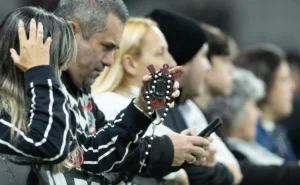 opiniao:-a-torcida-do-corinthians-tem-algo-que-nao-cabe-em-nenhuma-apresentacao-de-sala