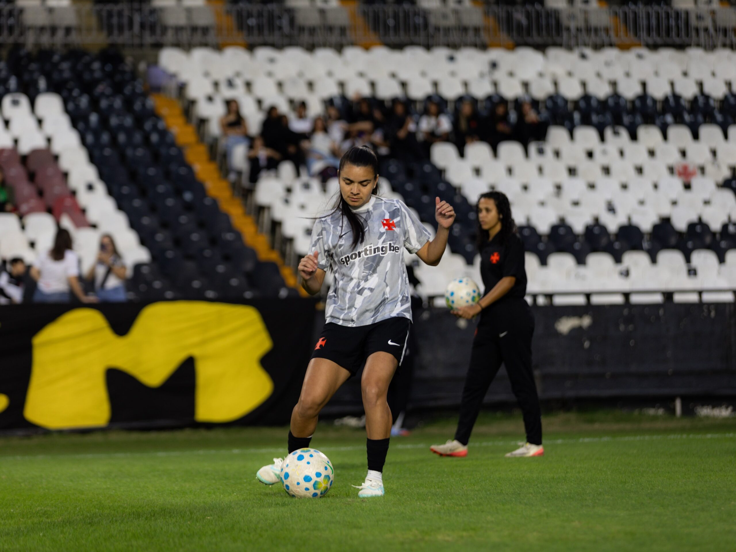 feminino:-veja-fotos-do-aquecimento-das-jogadoras-do-vasco-antes-do-jogo-contra-o-taubate