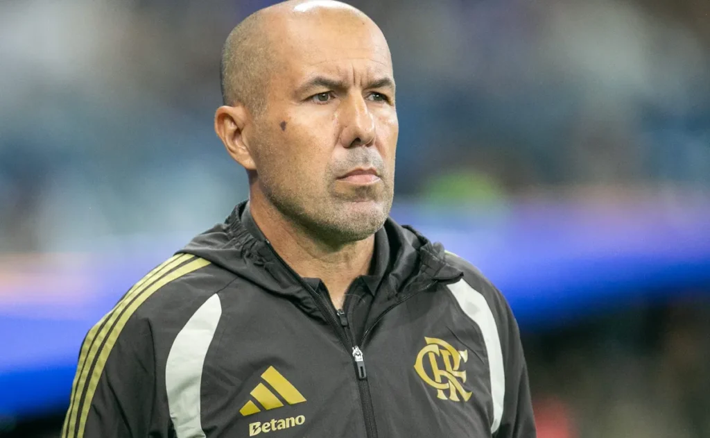 estrategia-de-leonardo-jardim-comeca-bem,-mas-flamengo-leva-virada-do-cruzeiro