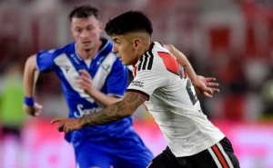 ex-alvo-do-flamengo,-almada-falha-feio-e-vira-vilao-em-tropeco-do-river-plate-na-argentina