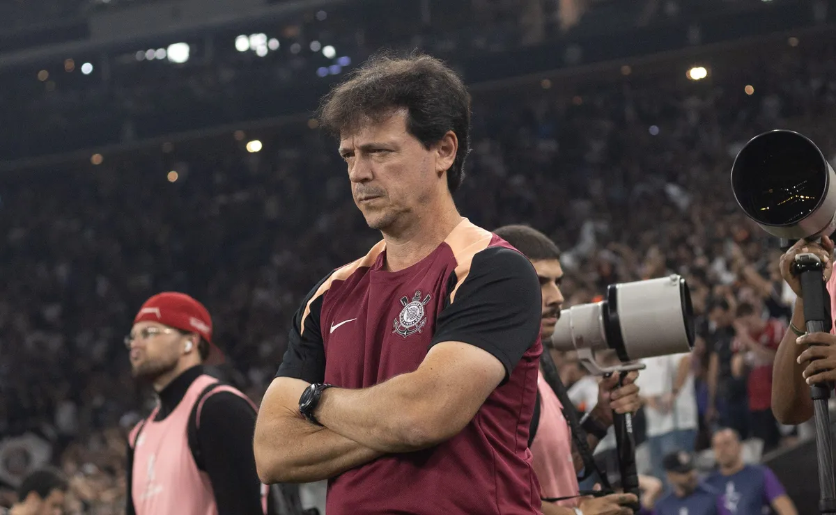 mudancas-de-fernando-diniz-nao-causam-efeito-e-corinthians-perde-para-o-coritiba-no-brasileirao