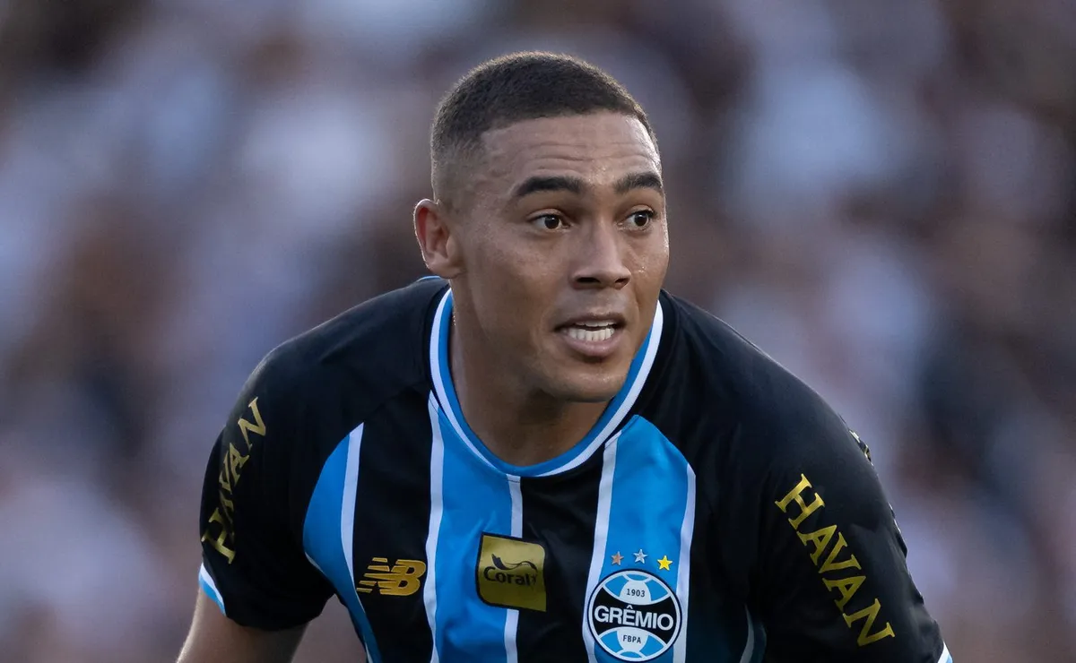 carlos-vinicius-ganha-r$-900-mil-no-gremio,-quase-o-mesmo-salario-de-sanabria-no-inter
