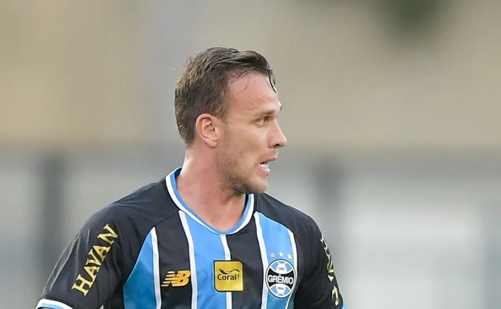 arthur,-ex-gremio,-deve-assinar-com-o-santos-nesta-terca-feira-(25),-diz-felipe-melo