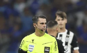 arbitragem-de-flavio-rodrigues-de-souza-em-cruzeiro-x-atletico-mg-gera-revolta-da-torcida