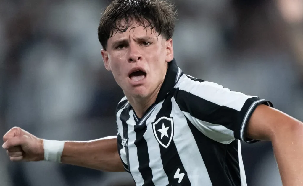 montoro-celebra-renovacao-com-o-botafogo-e-mira-libertadores:-“um-objetivo-muito-importante”