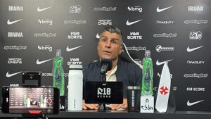 confira-outros-topicos-da-entrevista-coletiva-de-pedro-emanuel-apos-vasco-1-x-0-vitoria