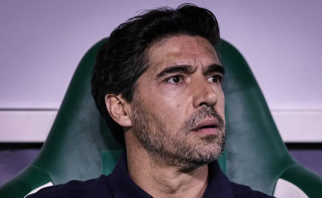 abel-monta-palmeiras-dominante-contra-o-santos-e-encaminha-classificacao-na-copa-do-brasil
