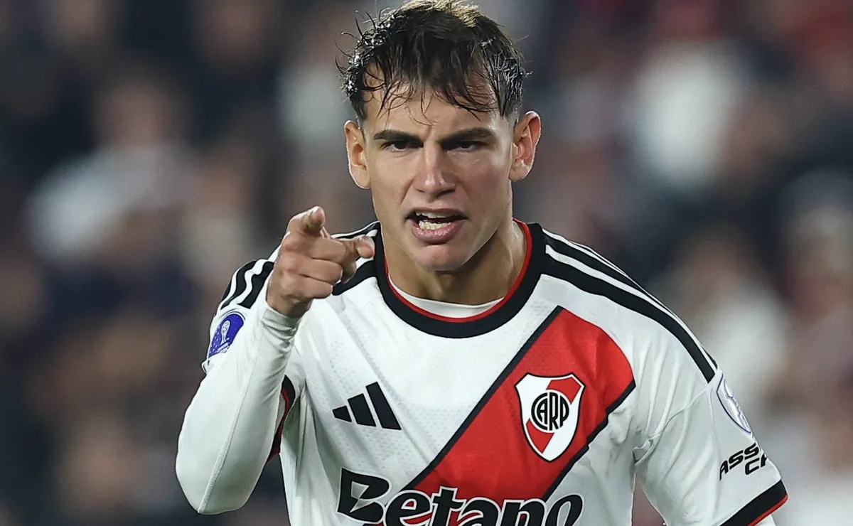 flamengo-abre-negociacao-com-o-river-plate-para-contratacao-do-centroavante-joaquin-freitas