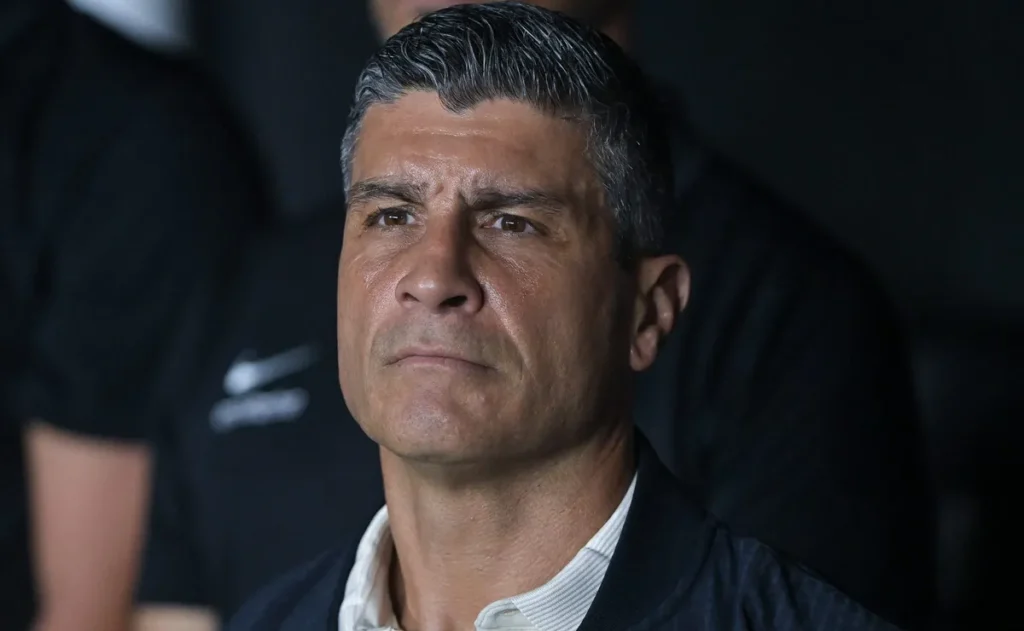 pedro-emanuel-banca-time-titular-e-vasco-amassa-o-cruzeiro-para-respirar-no-brasileirao