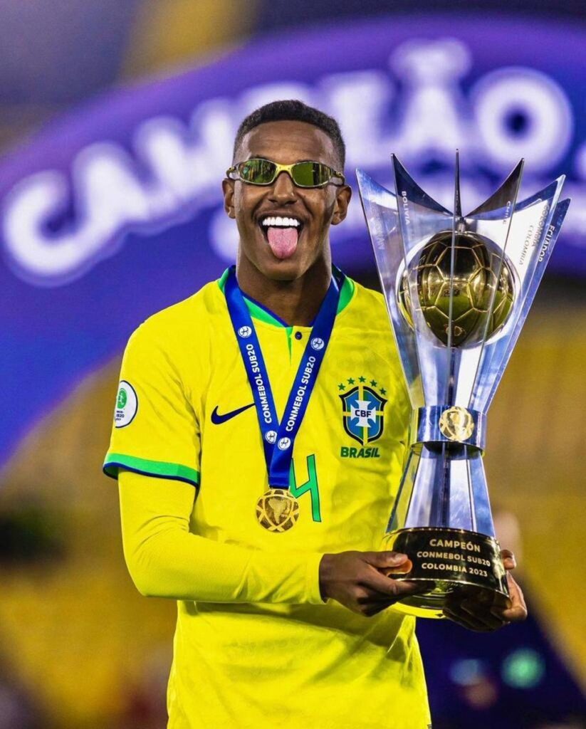 robert-renan-esta-sendo-observado-pela-comissao-da-selecao