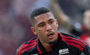 samuel-lino-decide,-flamengo-vence-o-botafogo-por-3-a-0-e-coloca-pressao-no-palmeiras