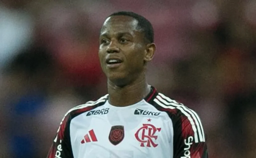 flamengo-recebe-atacante-juliano-viana-na-negociacao-com-o-bragantino-por-wallace-yan
