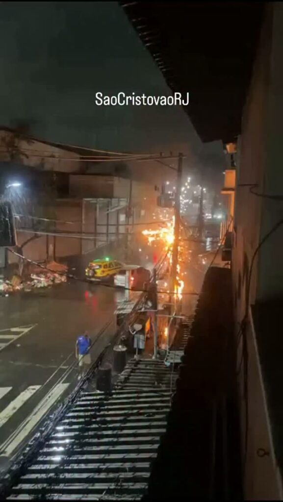 poste-pega-fogo-e-assusta-moradores-no-entorno-de-sao-januario