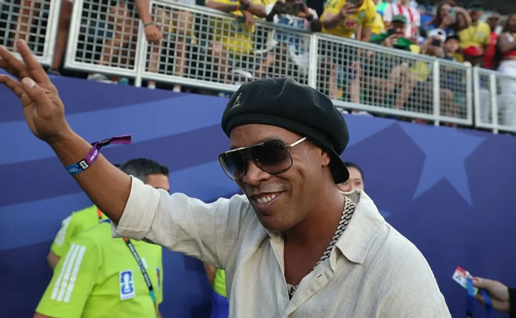 o-multiverso-de-ronaldinho-gaucho:-os-20-roles-mais-aleatorios-do-craque-da-selecao