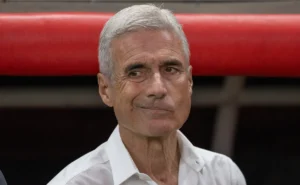 golpista-se-passa-por-luis-castro,-engana-jogador-do-gremio-e-e-preso-no-rio-de-janeiro