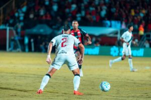 puma-rodriguez-se-isola-como-defensor-estrangeiro-com-mais-gols-na-historia-do-vasco