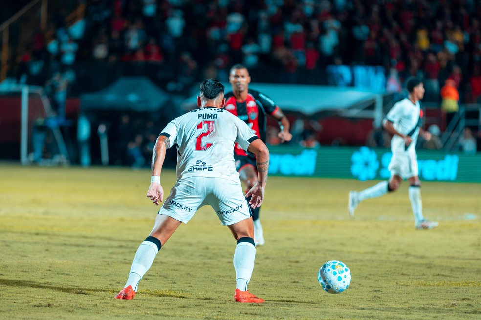 puma-rodriguez-se-isola-como-defensor-estrangeiro-com-mais-gols-na-historia-do-vasco
