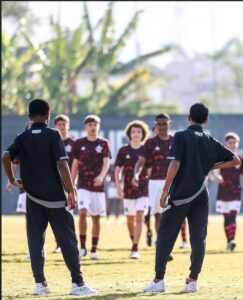 sub-15:-vasco-e-urubu-ja-decidiram-a-copa-da-amizade-em-2-edicoes,-com-1-titulo-para-cada-lado