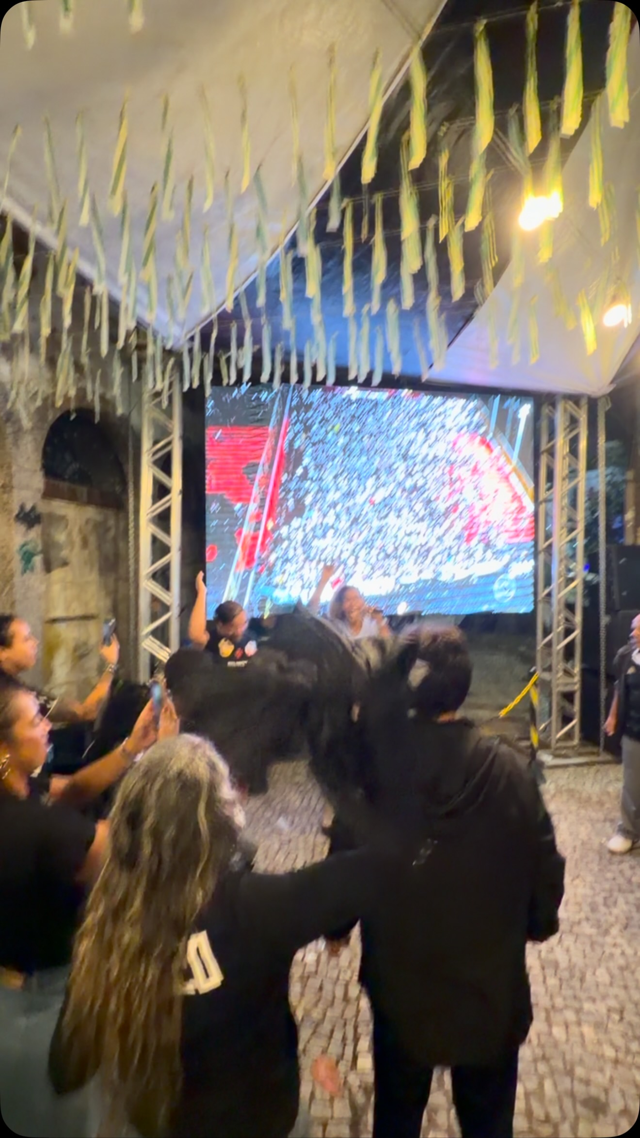 veja-o-grito-de-casaca-no-candinho-apos-a-classificacao-do-vasco-na-copa-do-brasil