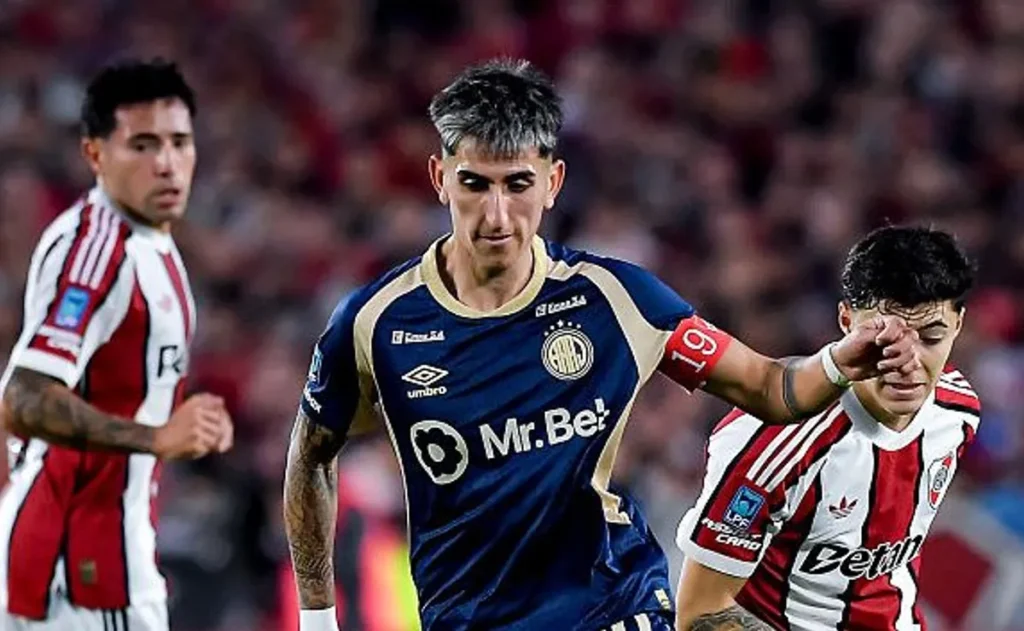 alan-lescano-esta-por-detalhes-de-ser-jogador-do-vasco,-afirma-diretor-do-argentinos-juniors