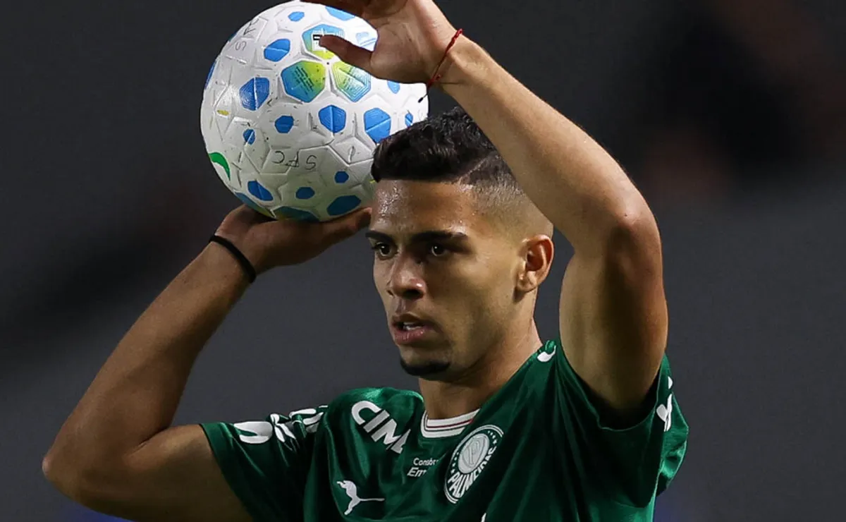 arthur-cresce-no-palmeiras-e-transforma-a-lateral-esquerda-em-escolha-tatica-para-abel