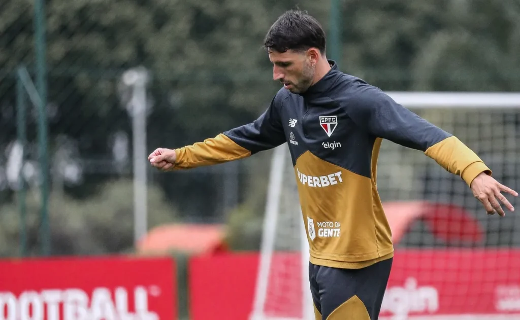 calleri-treina-e-aumenta-chance-de-jogar-pelo-sao-paulo