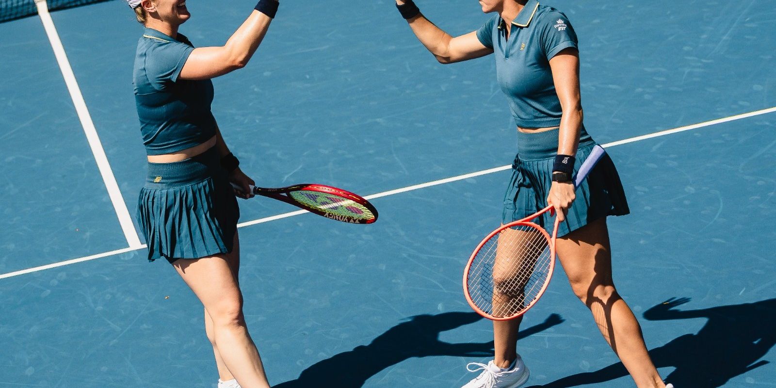 dupla-de-luisa-stefani-vence-mais-uma-e-vai-as-oitavas-do-us-open